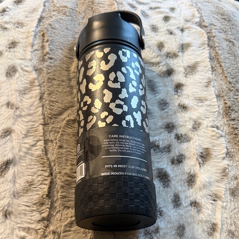 Hydraflow Hybrid Insulated Water Bottle - Black and Silver - Picture 3 of 4